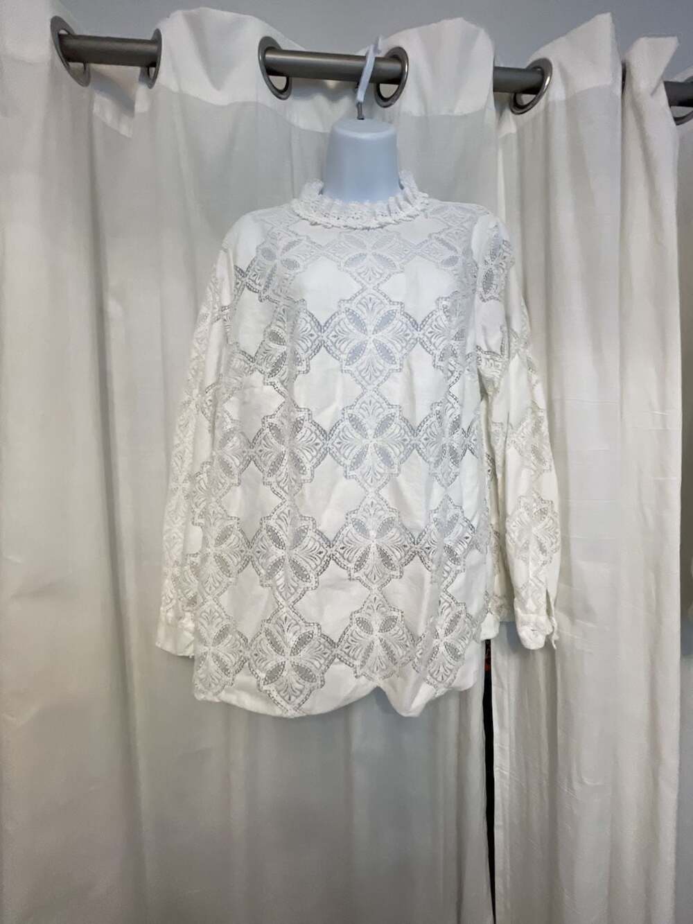 White Lace Mock Neck Long Sleeve Blouse Size 14-16
Sheer
Ruffle collar
Breezy